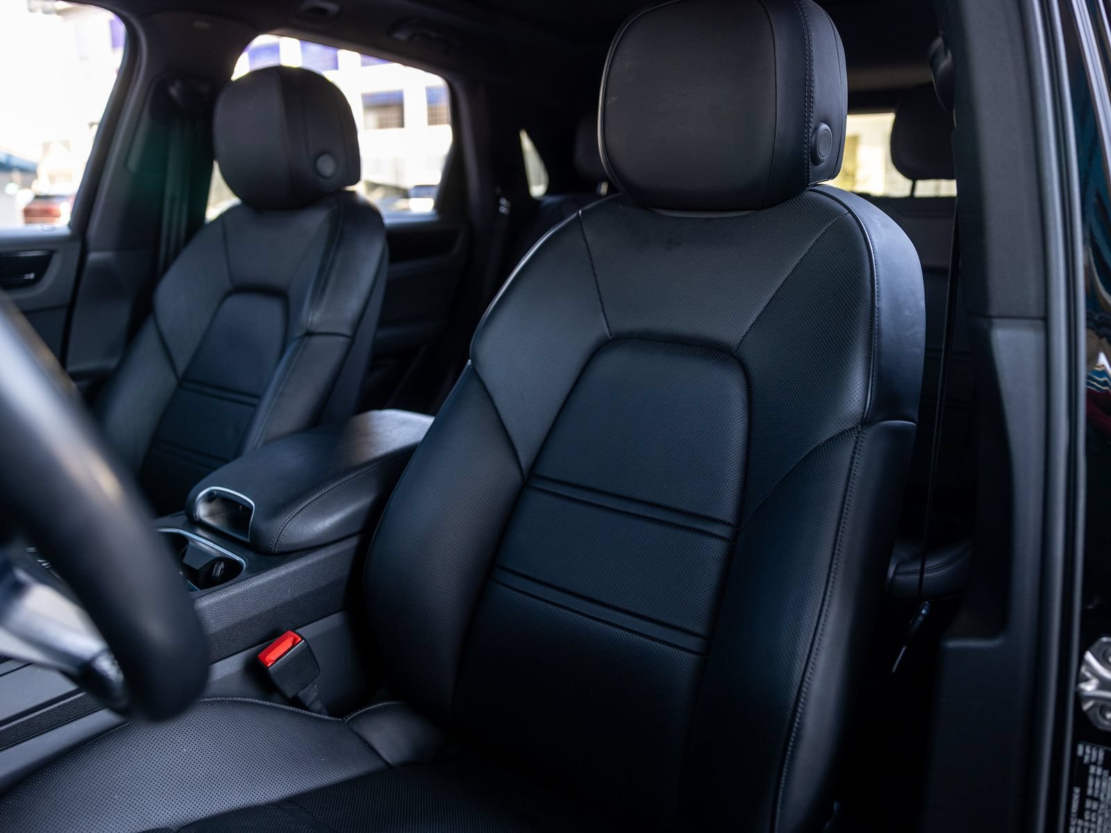 Certified 2023 Porsche Cayenne AWD/4WD image 4