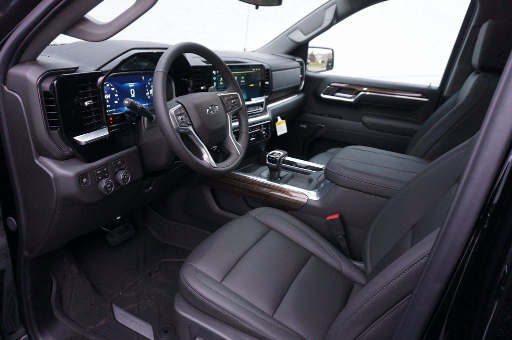 New 2026 Chevrolet Silverado 1500 RST w/ Dark Appearance Package image 9