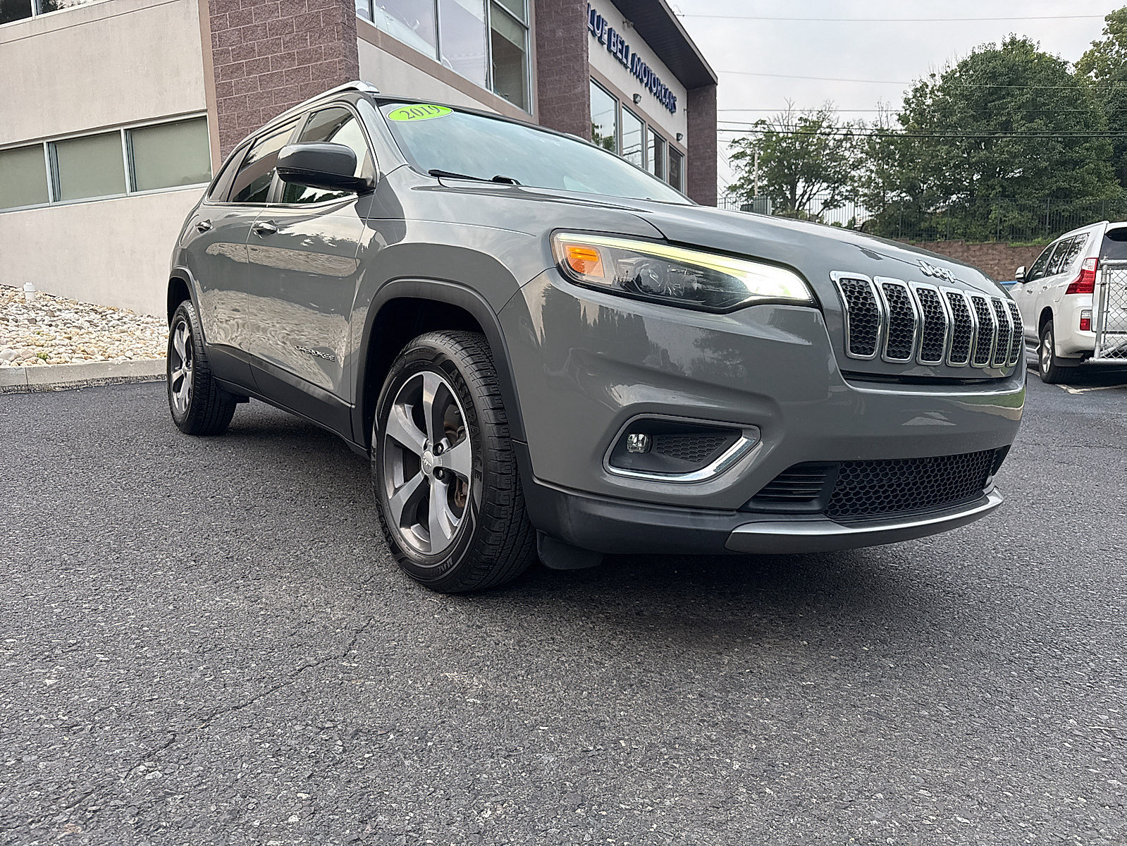 Used 2019 Jeep Cherokee Limited w/ Trailer Tow Group AWD/4WD image 16