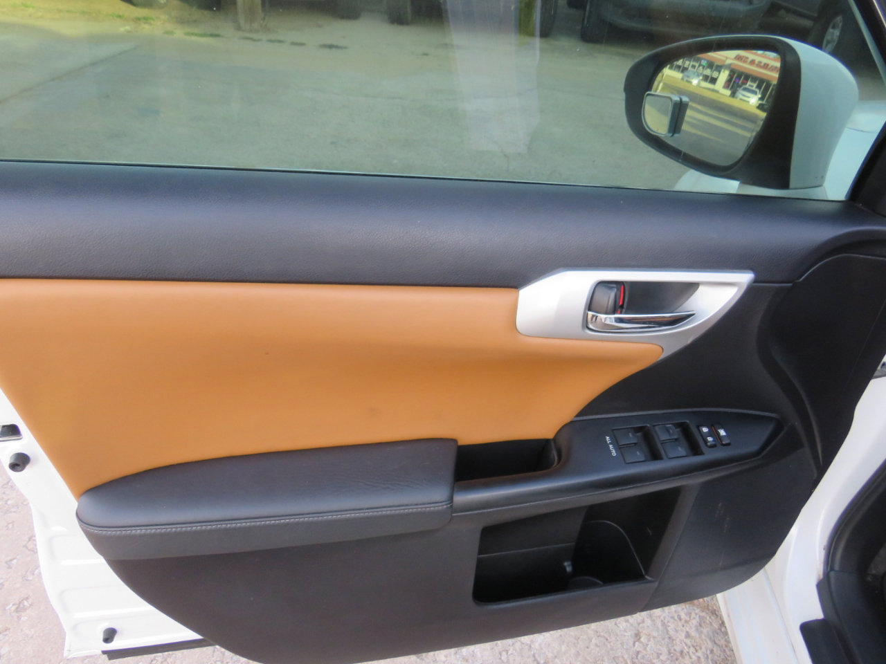 Used 2011 Lexus CT 200h image 13