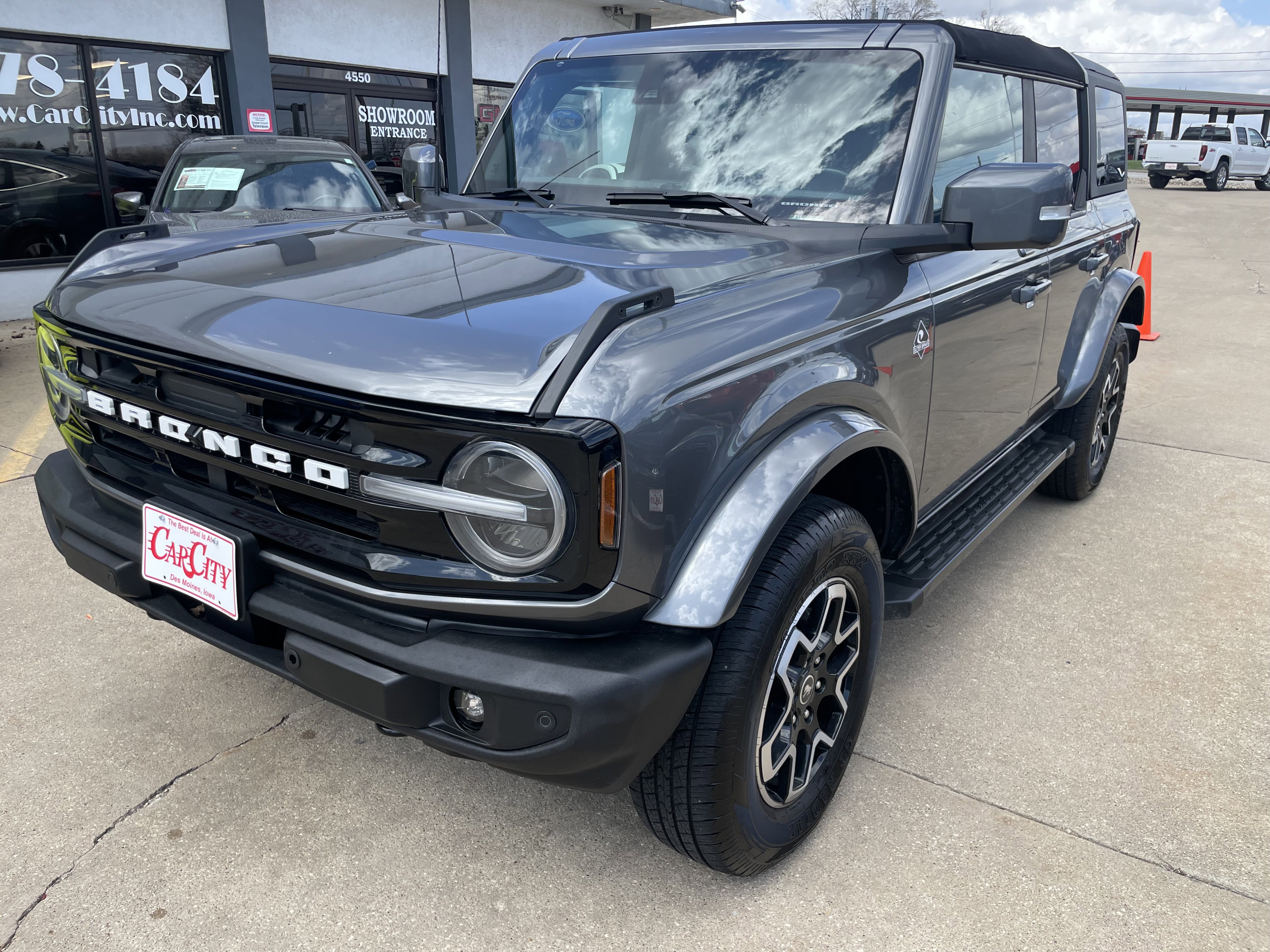Used 2022 Ford Bronco Outer Banks image 1