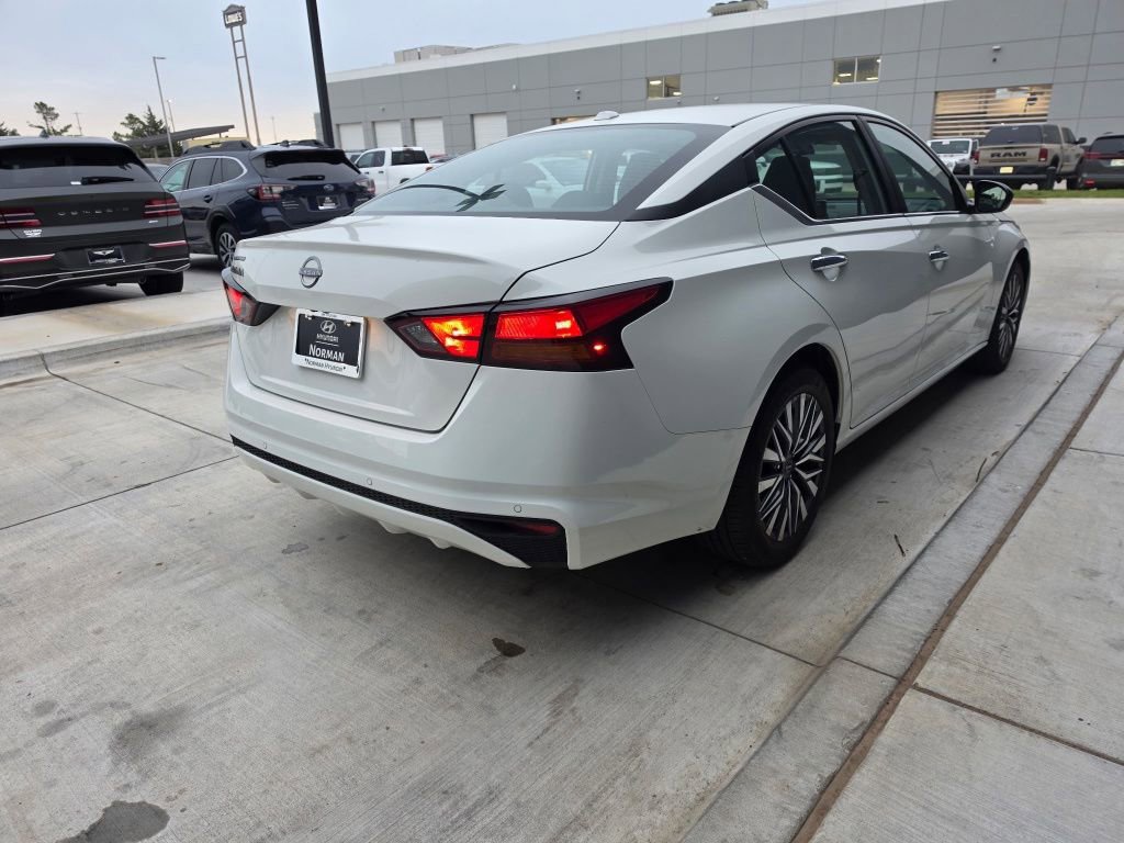 Used 2025 Nissan Altima 2.5 SV image 4