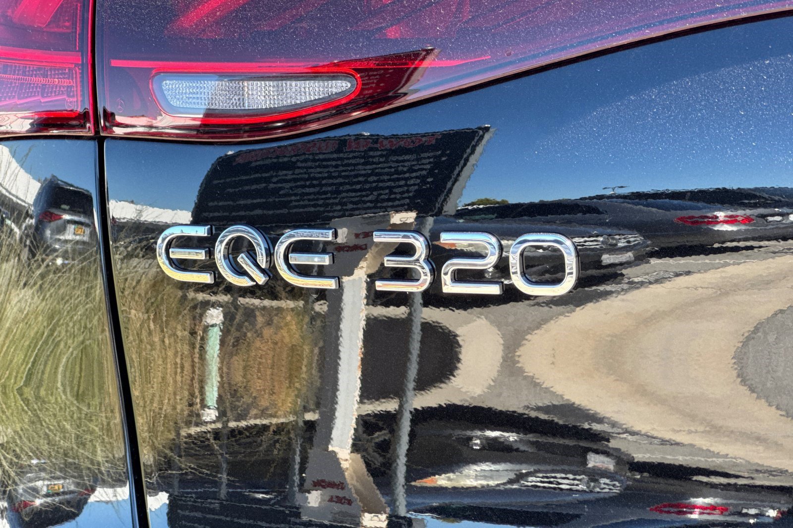 Used 2027 Mercedes-Benz EQE 320 4MATIC SUV image 28