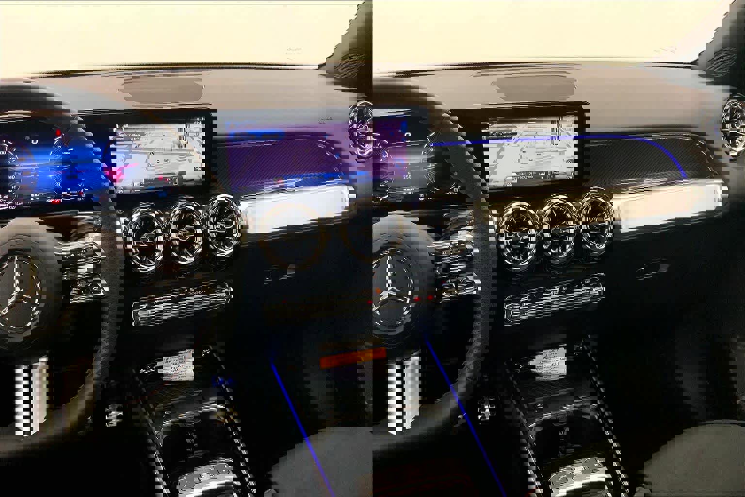 Used 2025 Mercedes-Benz GLB 250 image 25