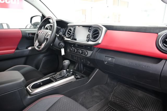 Used 2022 Toyota Tacoma SR5 AWD/4WD image 15