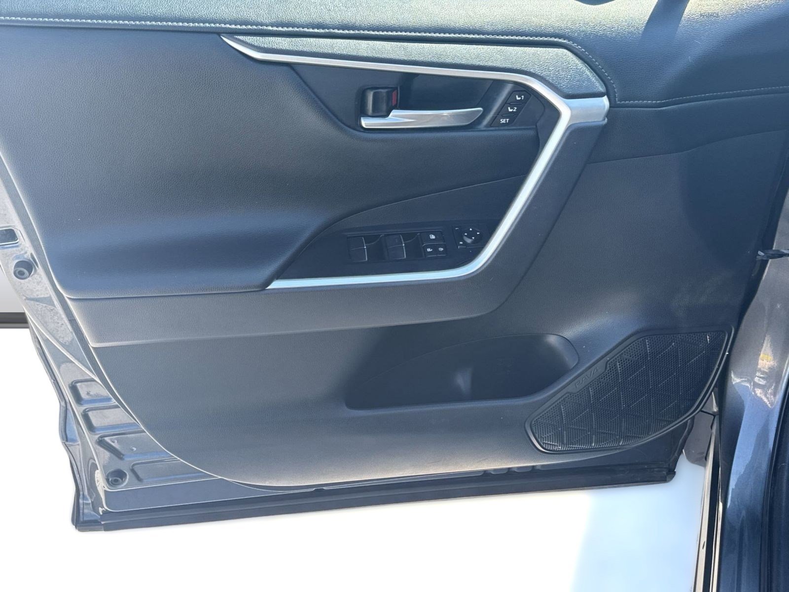 Used 2019 Toyota RAV4 Limited image 13