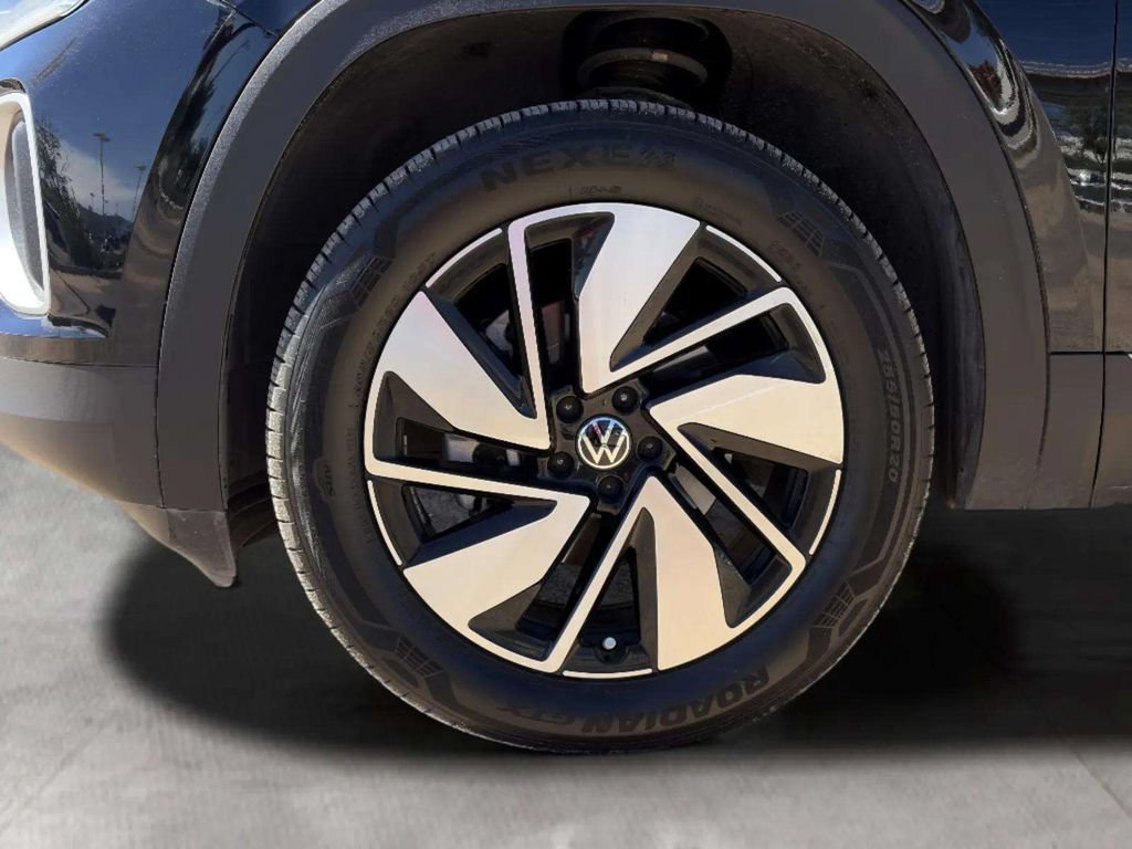 Used 2024 Volkswagen Atlas SEL AWD/4WD image 33