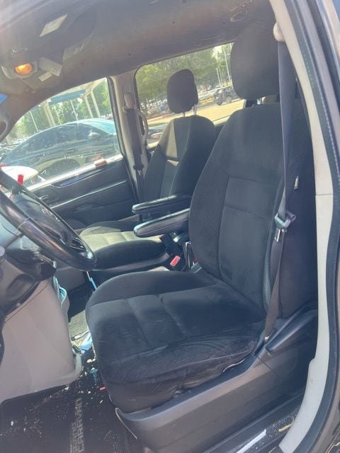 Used 2017 Dodge Grand Caravan SE FWD image 12