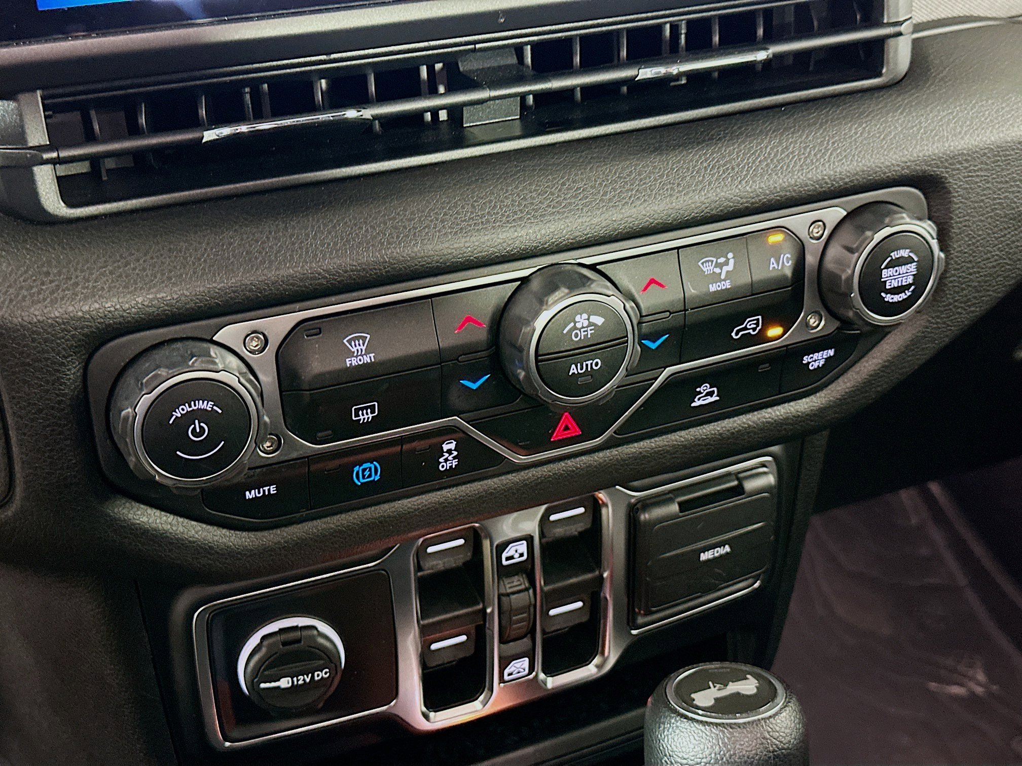 Used 2024 Jeep Wrangler Sport S w/ Technology Group image 22