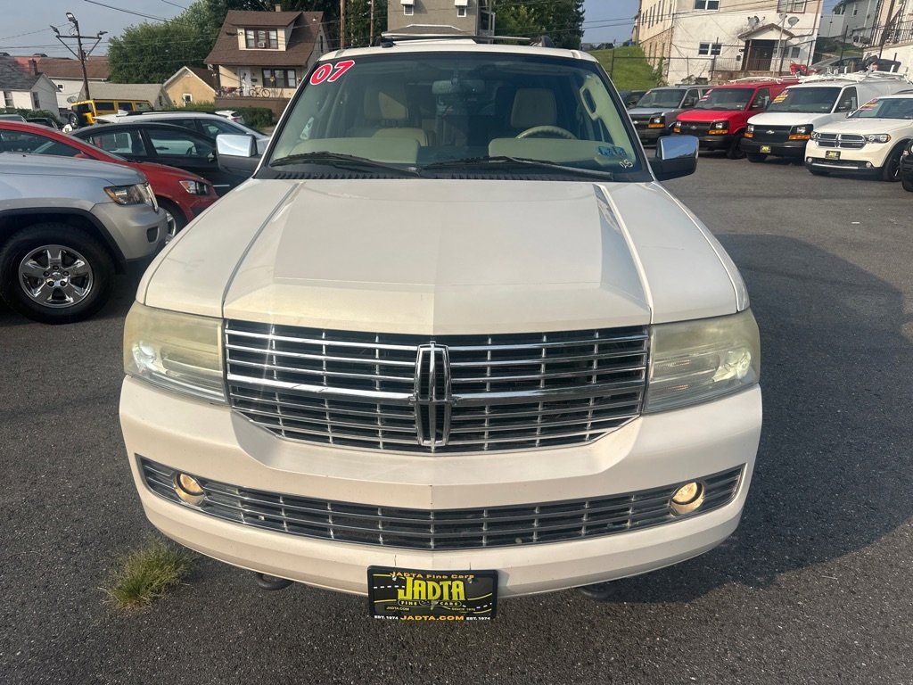 Used 2007 Lincoln Navigator Ultimate image 8