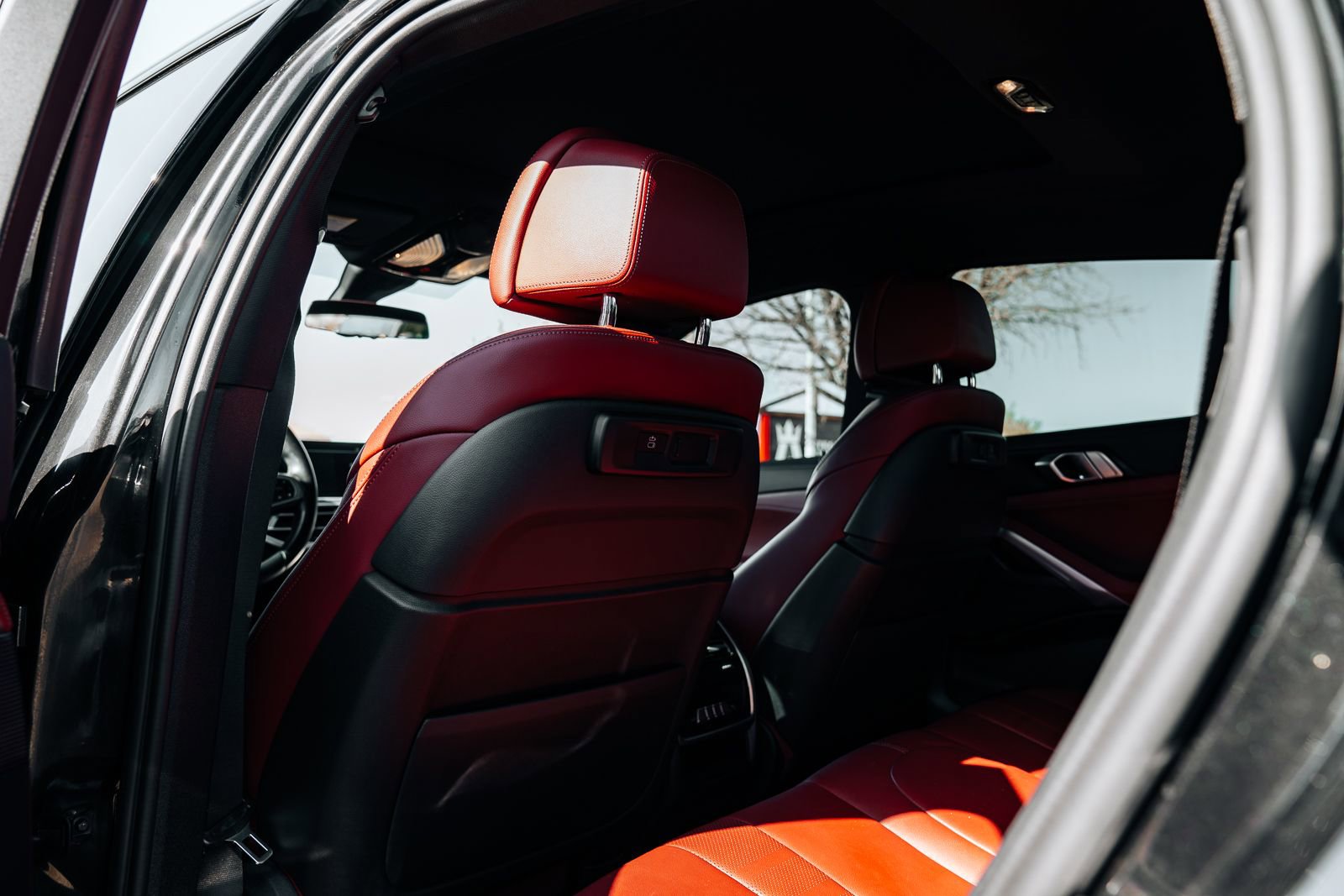 Used 2022 BMW X6 xDrive40i w/ M Sport Package image 42