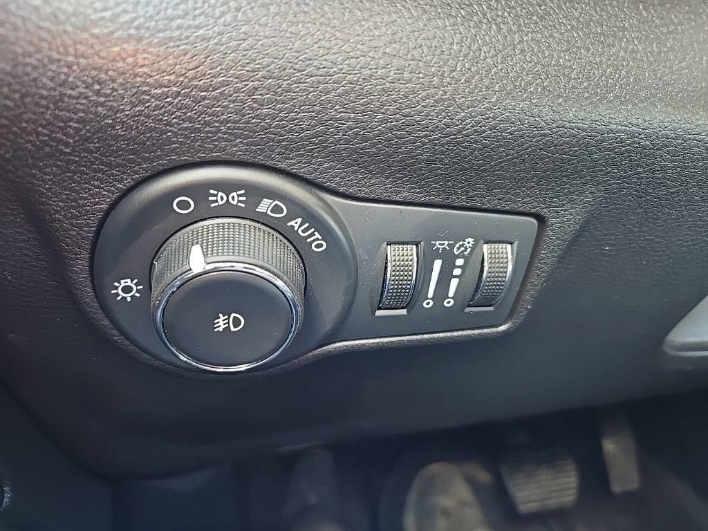 Used 2023 Jeep Compass Altitude w/ Convenience Group image 21