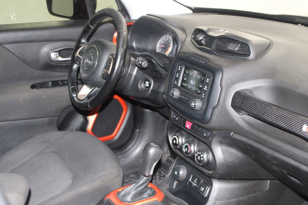 Used 2017 Jeep Renegade Latitude w/ Cold Weather Group image 24