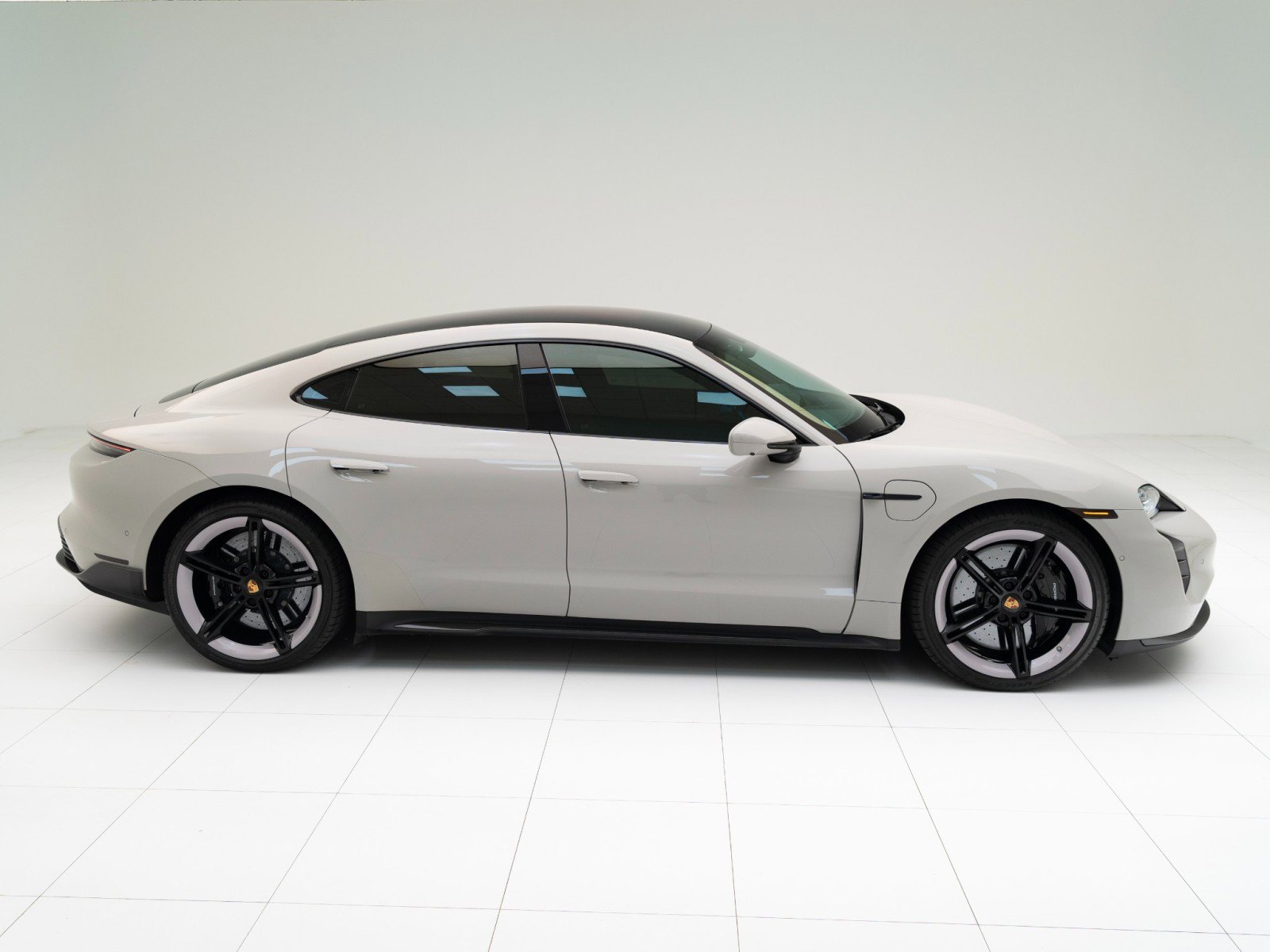 Certified 2022 Porsche Taycan Turbo S image 8