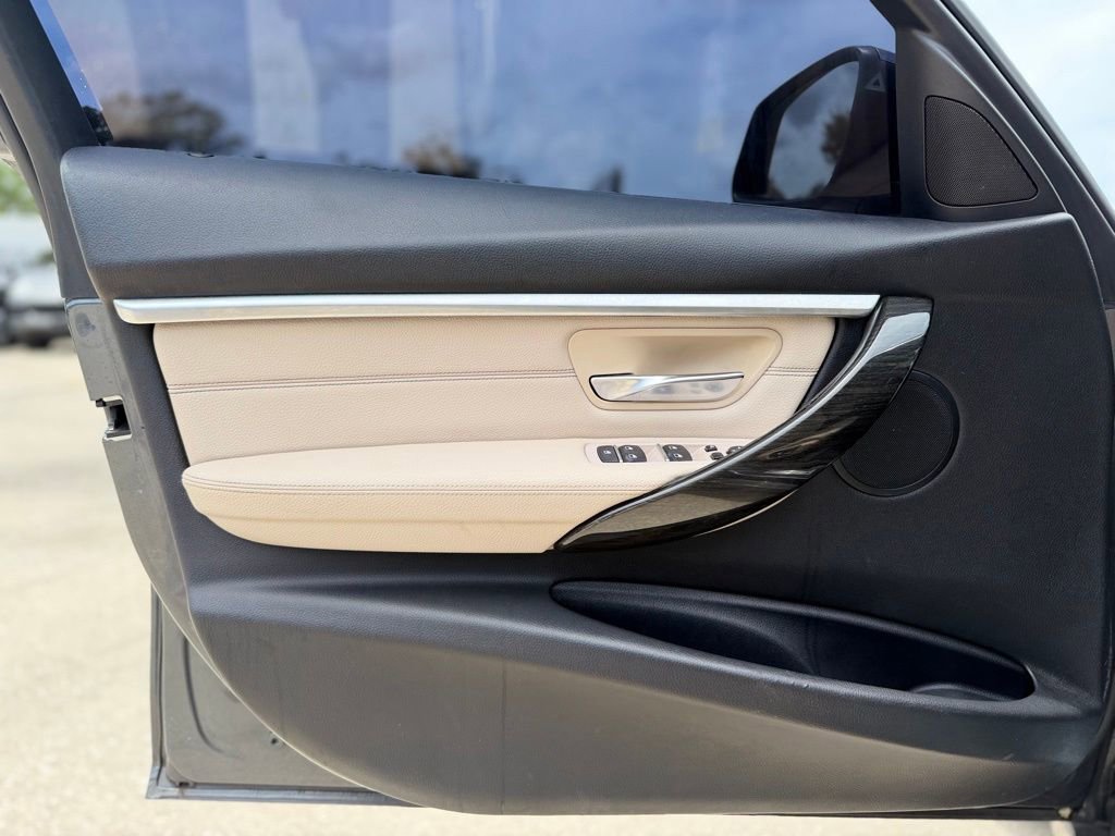 Used 2018 BMW 330i xDrive Sedan w/ Convenience Package AWD/4WD image 13