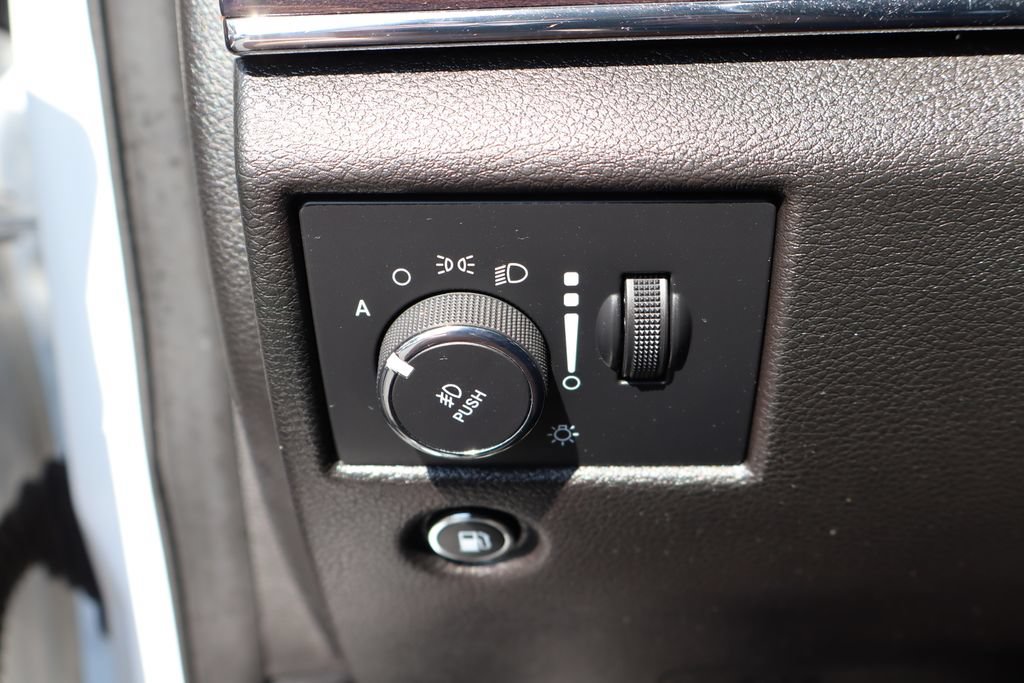 Used 2021 Jeep Grand Cherokee Overland AWD/4WD image 33