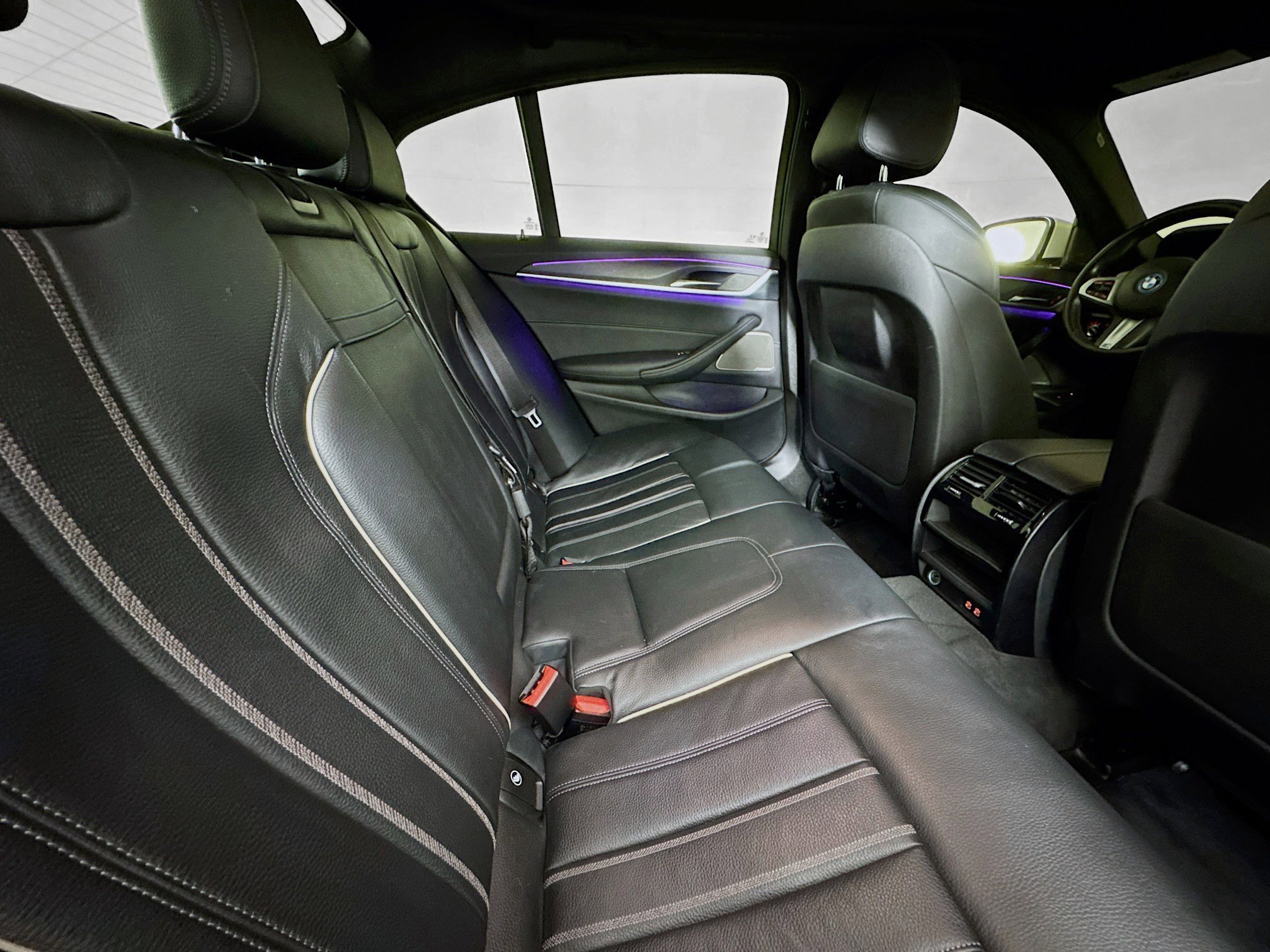 Used 2023 BMW 530e w/ M Sport Package image 26