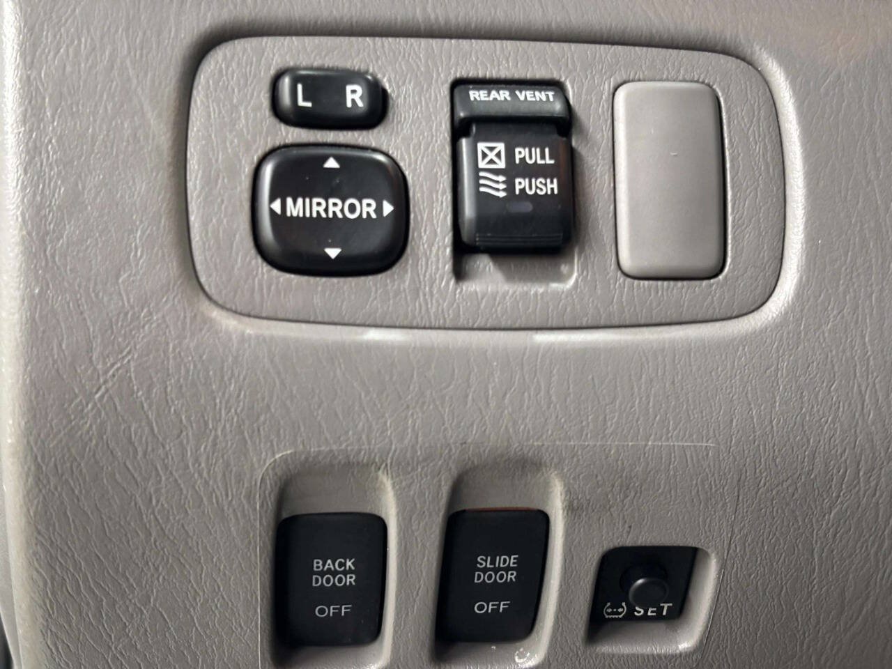 Used 2010 Toyota Sienna LE FWD image 25