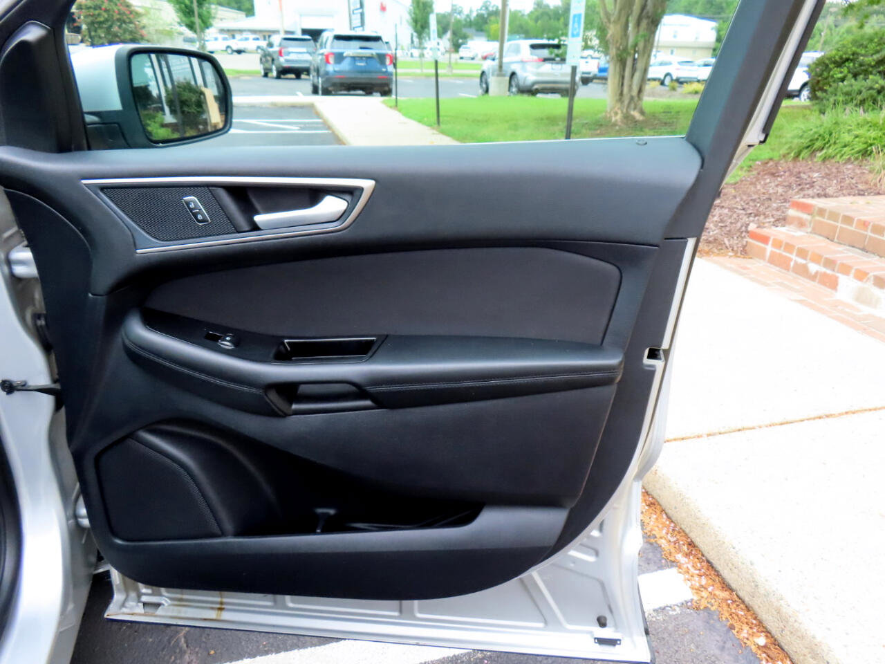 Used 2019 Ford Edge SEL image 24