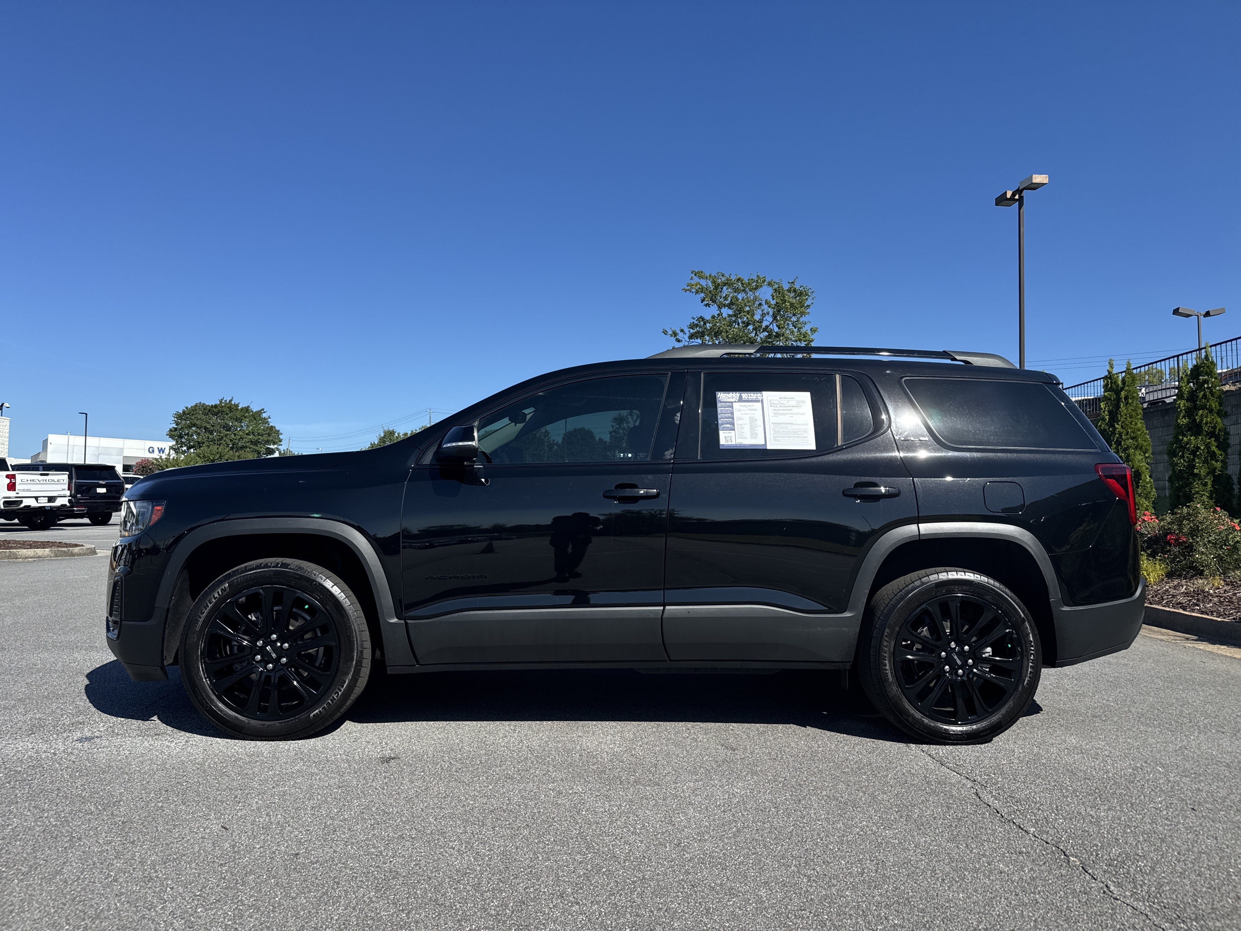 Used 2023 GMC Acadia SLE w/ Driver Convenience Package FWD image 7