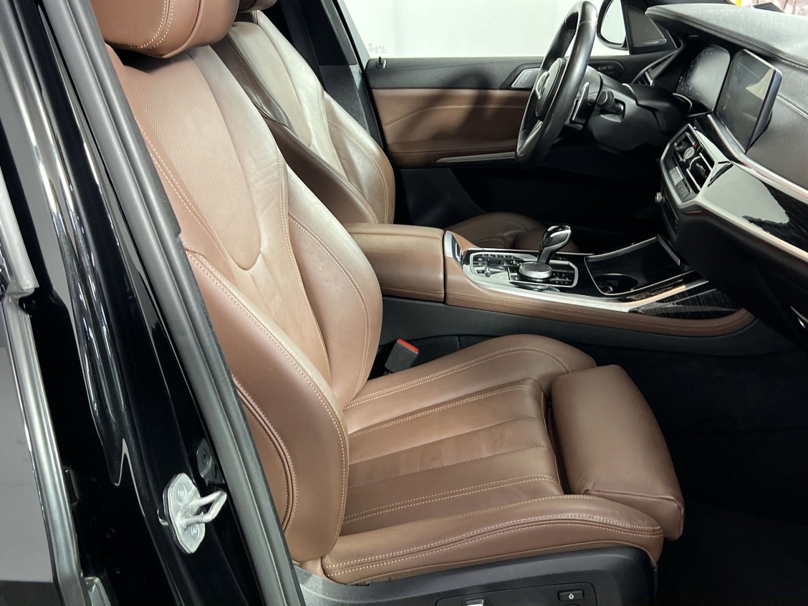 Used 2022 BMW X7 xDrive40i w/ M Sport Package image 29