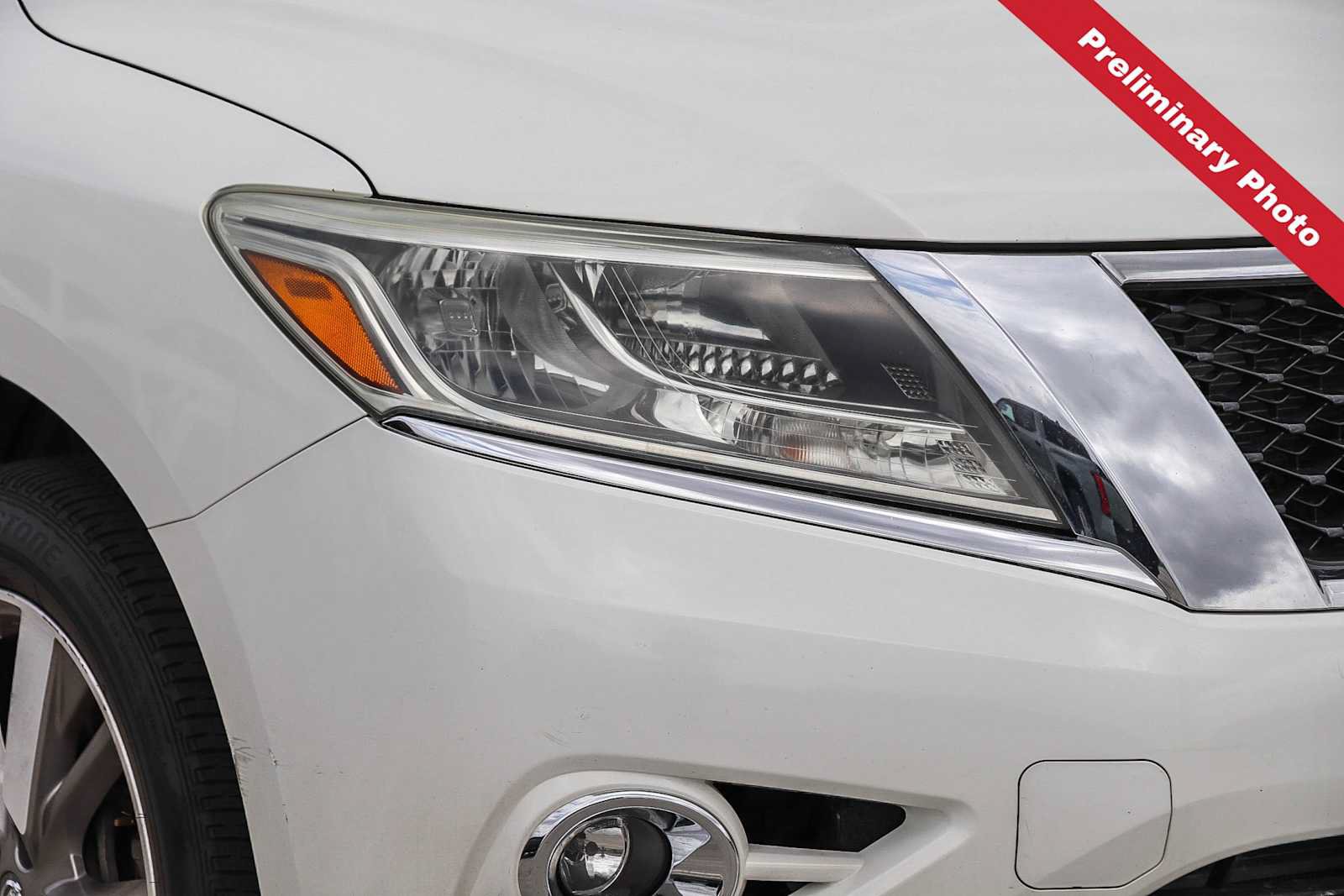 Used 2013 Nissan Pathfinder Platinum FWD image 4
