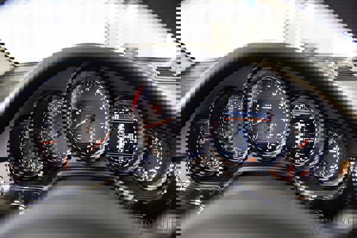 Used 2015 Porsche Panamera 4 image 24