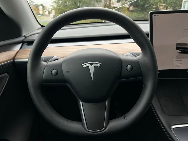 Used 2025 Tesla Model Y Long Range image 16