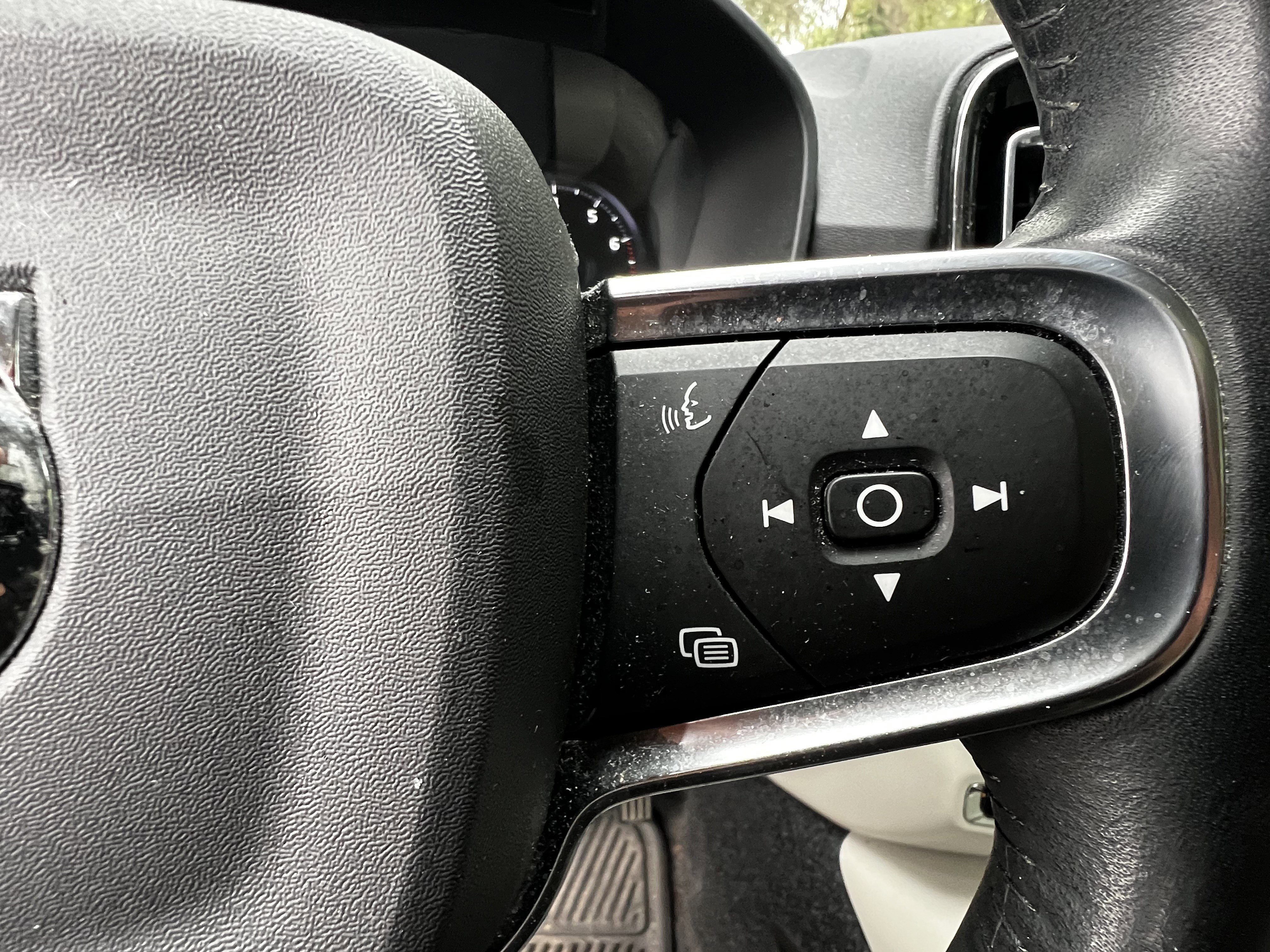 Used 2021 Volvo XC40 T5 Momentum w/ Protection Package Premier AWD/4WD image 19