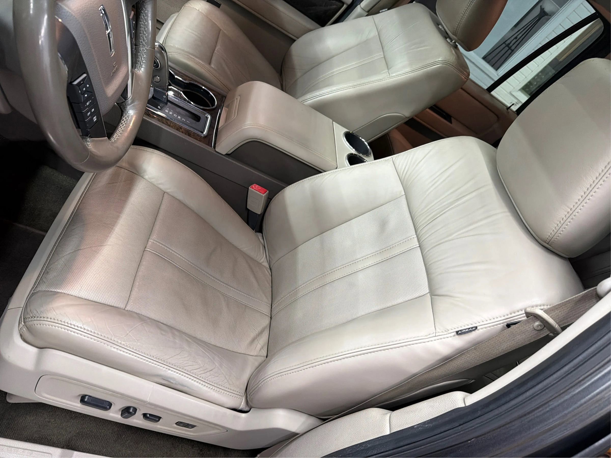 Used 2016 Lincoln Navigator L Select RWD image 35