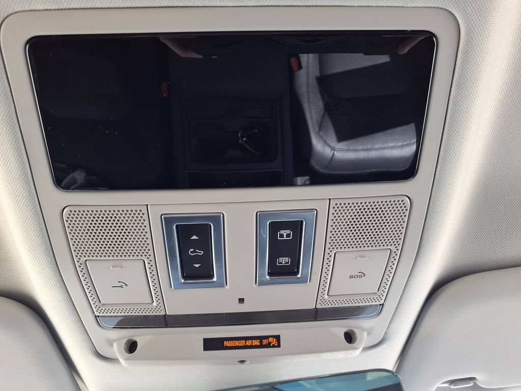 Used 2023 Land Rover Defender 110 SE AWD/4WD image 27