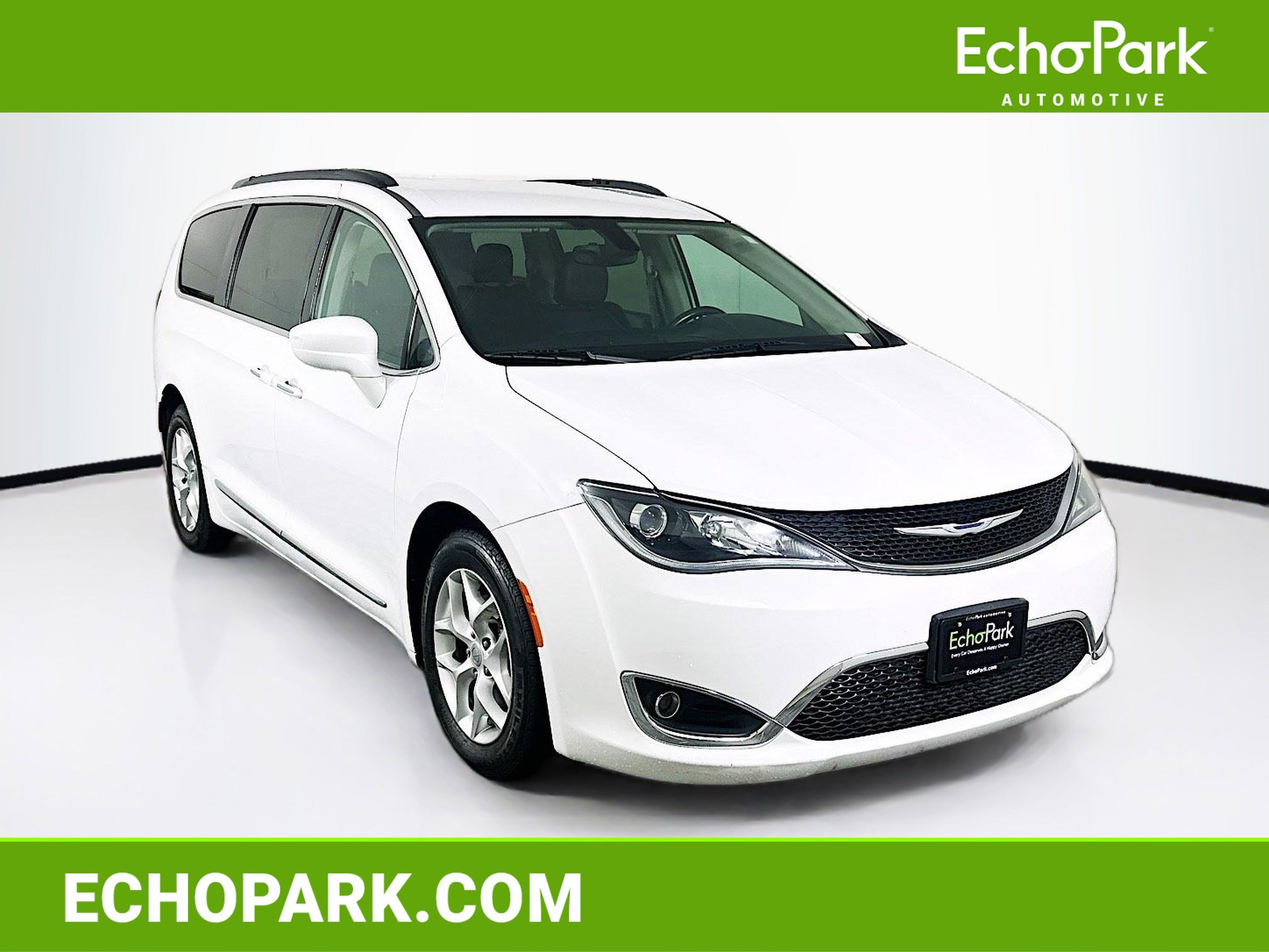 Used 2017 Chrysler Pacifica Touring-L w/ Tire & Wheel Group image 1