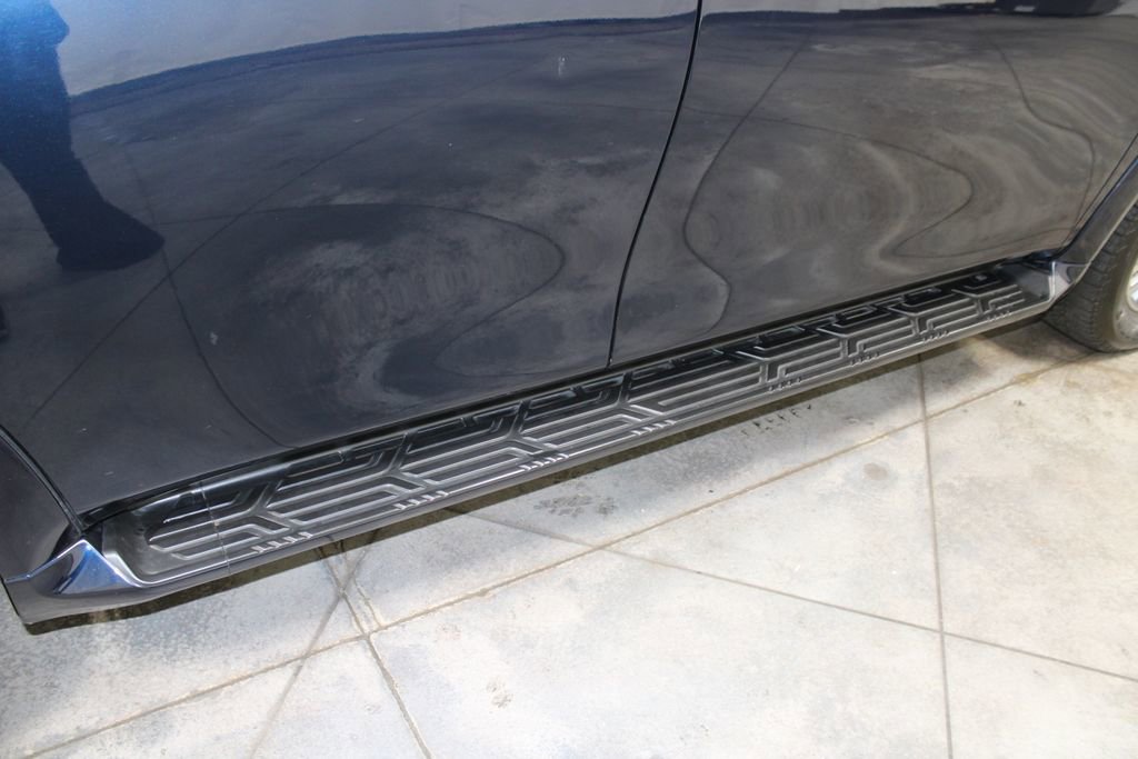 Used 2024 Nissan Armada SL w/ Captain's Chairs Package image 12