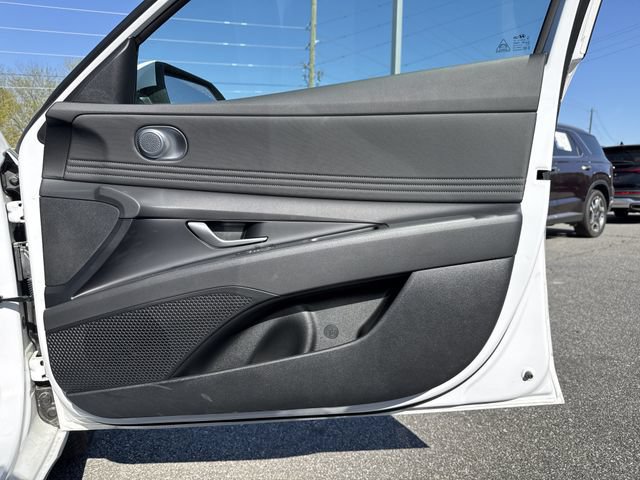 Used 2025 Hyundai Elantra SEL FWD image 14