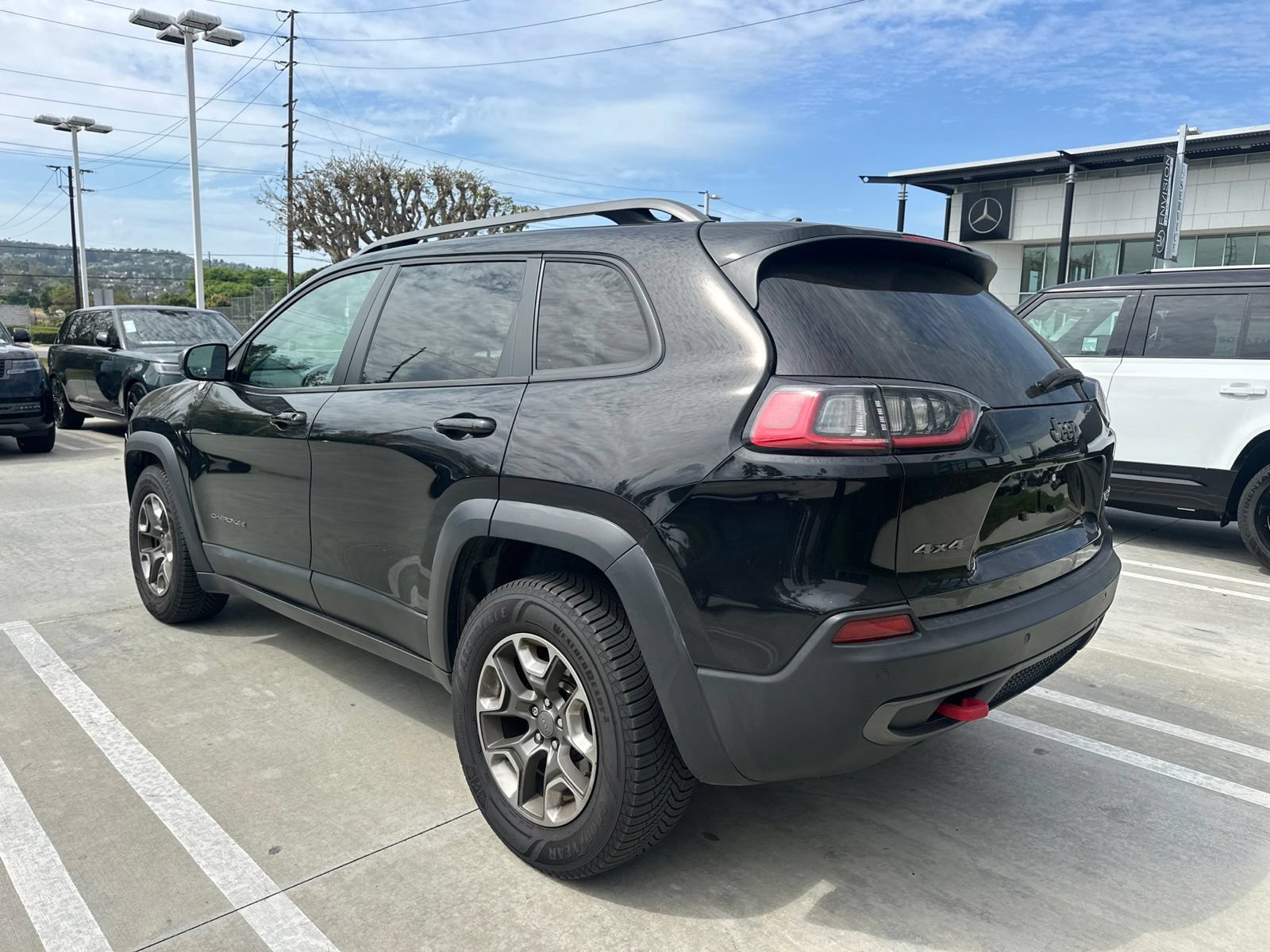 Used 2019 Jeep Cherokee Trailhawk w/ Cold Weather Group AWD/4WD image 4