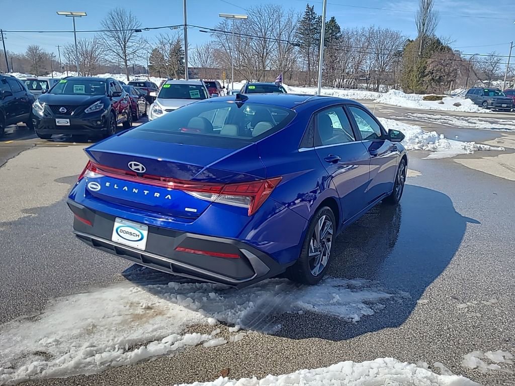 Used 2025 Hyundai Elantra Limited image 6