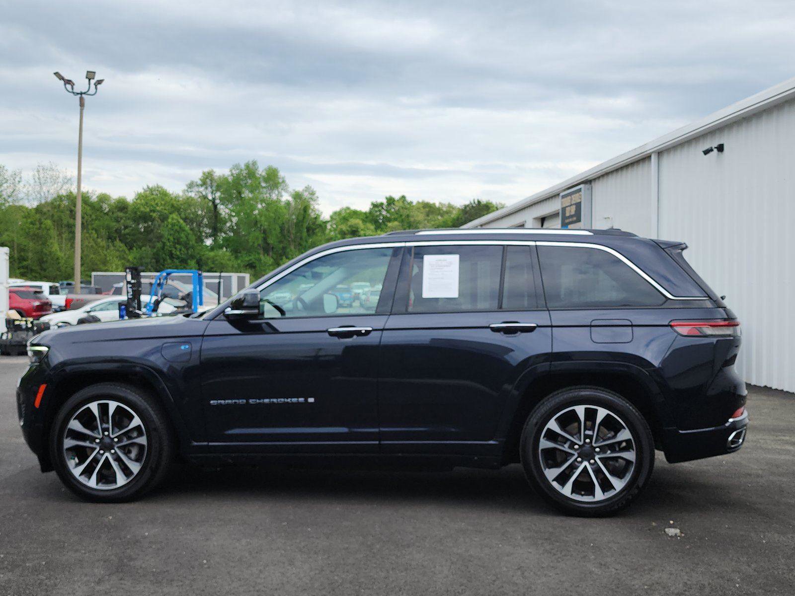 Used 2022 Jeep Grand Cherokee Overland image 2