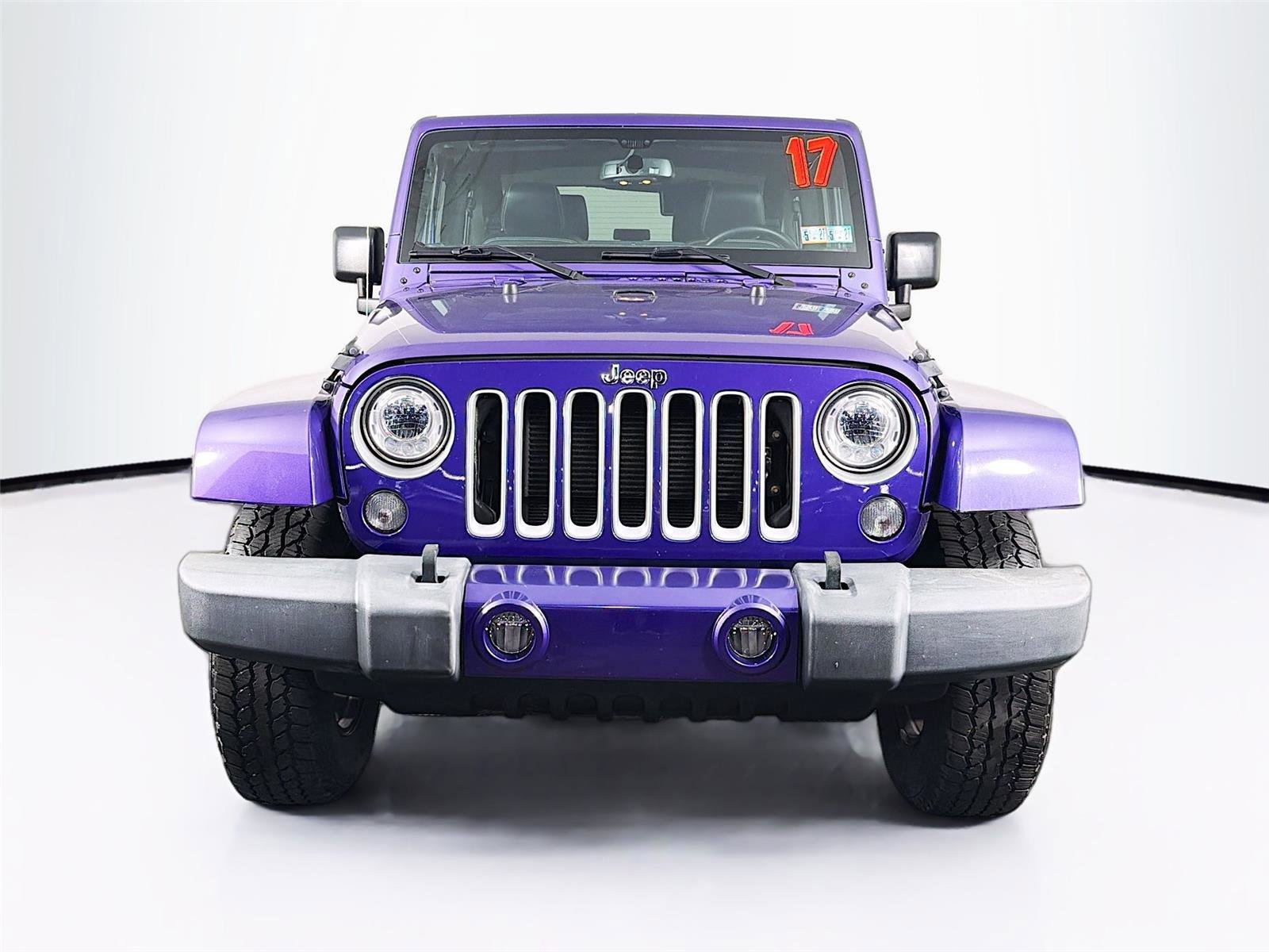 Used 2017 Jeep Wrangler Sahara w/ Connectivity Group AWD/4WD image 2