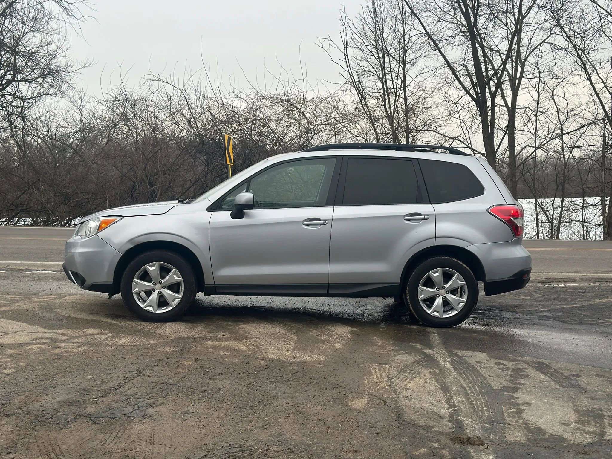 Used 2014 Subaru Forester 2.5i Premium w/ All-Weather Package AWD/4WD image 5