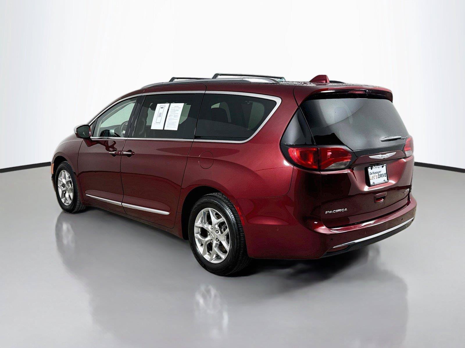 Used 2019 Chrysler Pacifica Limited w/ Advanced Safetytec Group FWD image 10