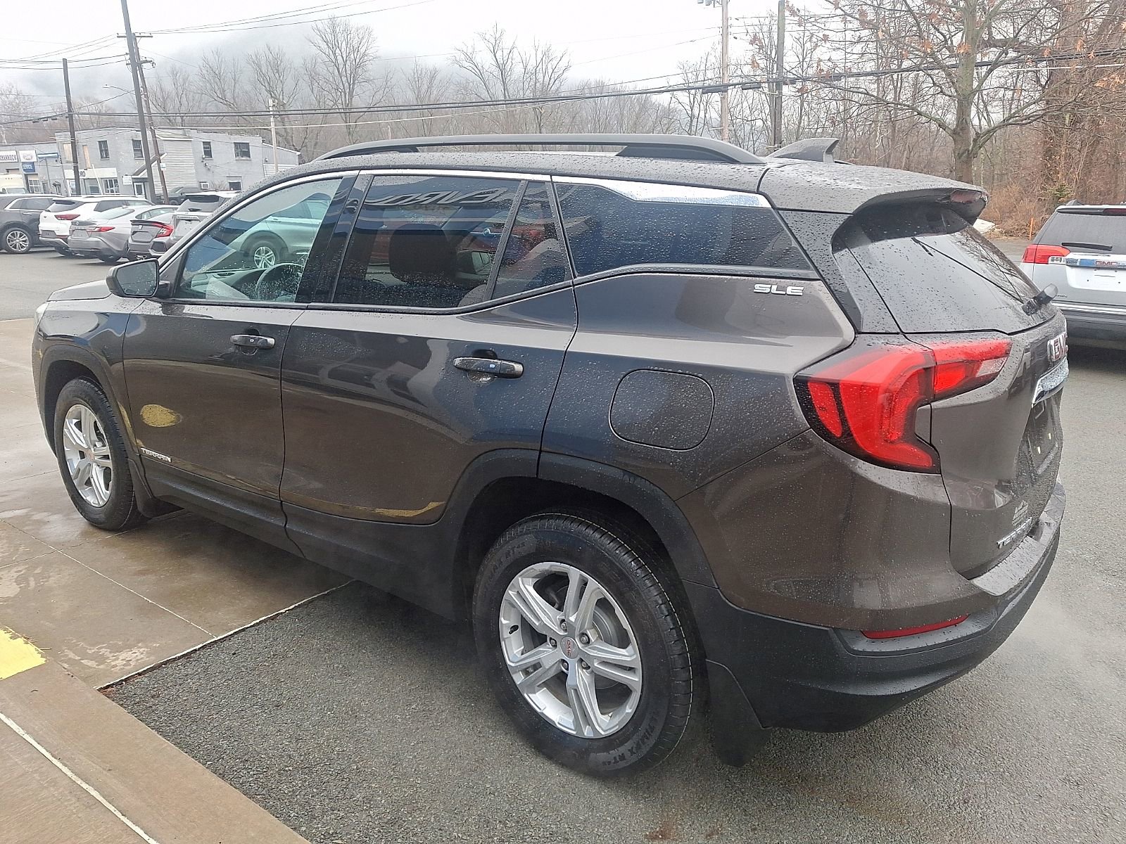 Used 2020 GMC Terrain SLE w/ Driver Convenience Package image 4