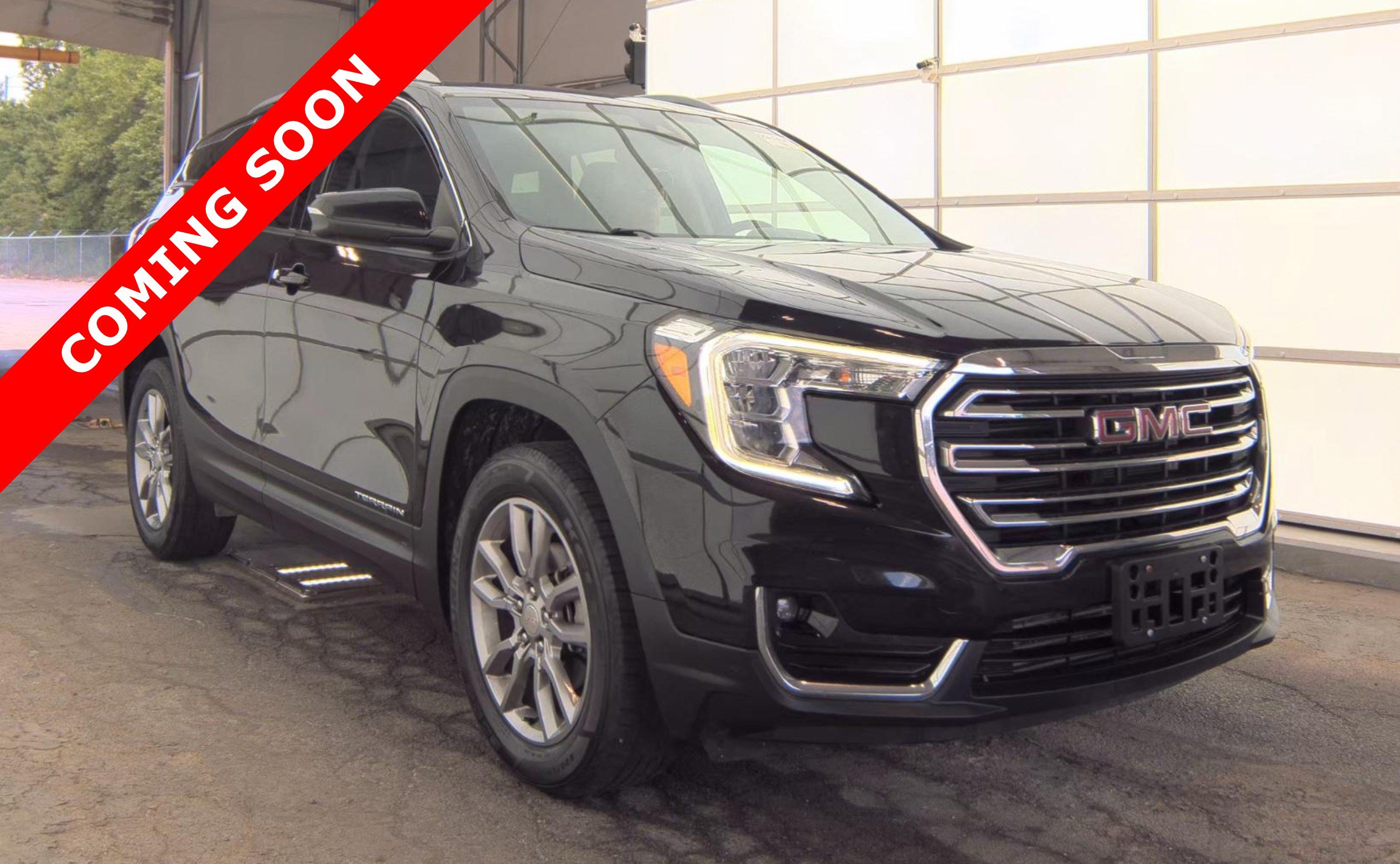 Used 2022 GMC Terrain SLT w/ Infotainment Package II AWD/4WD image 3