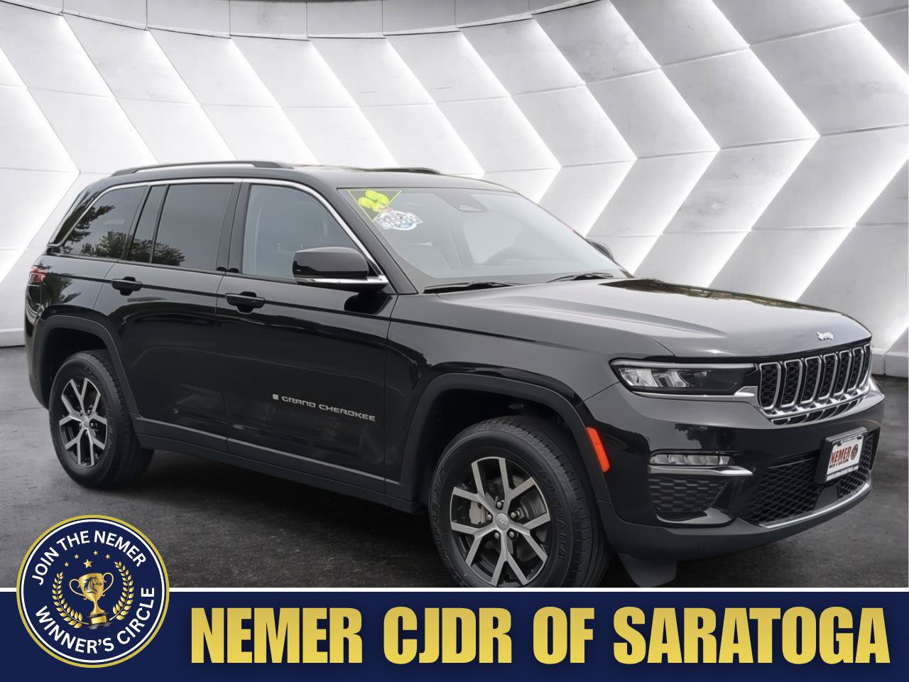 Used 2023 Jeep Grand Cherokee Limited AWD/4WD image 1