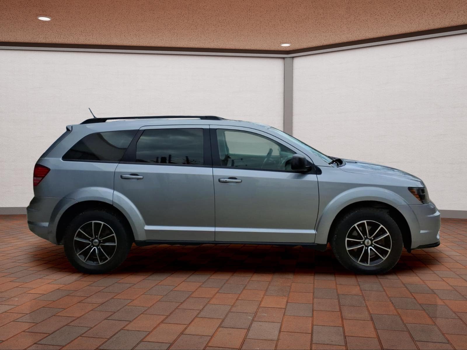 Used 2018 Dodge Journey SE w/ Blacktop Package FWD image 7