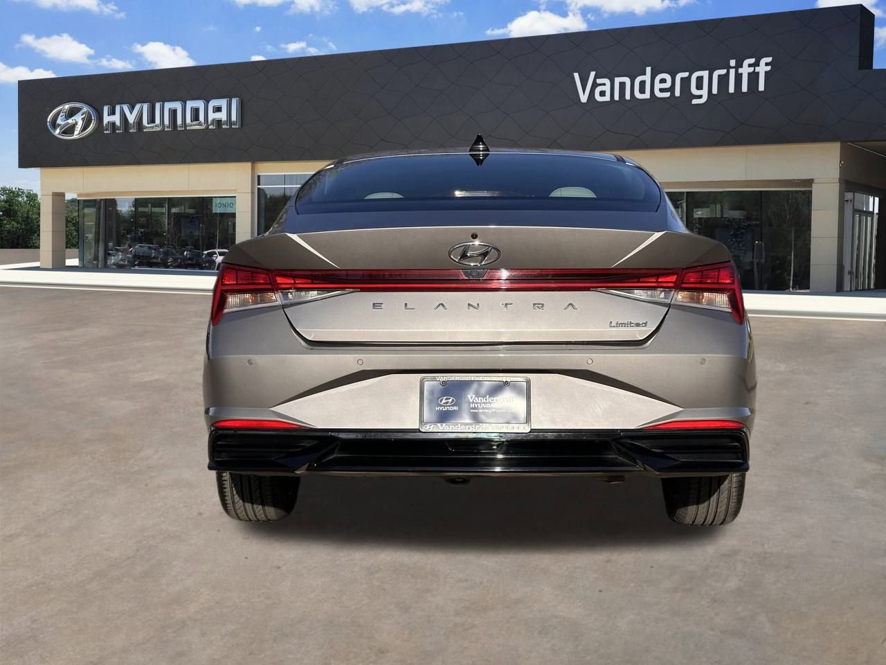 Used 2023 Hyundai Elantra Limited image 13