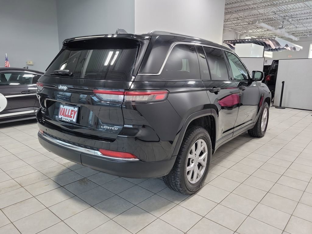 Used 2022 Jeep Grand Cherokee Limited image 12