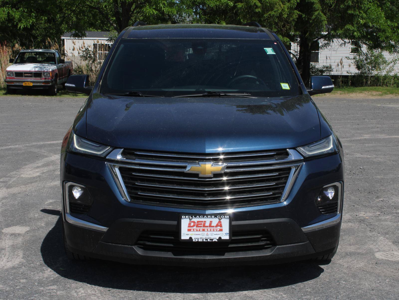 Used 2023 Chevrolet Traverse LT w/ Rear Camera Mirror Package AWD/4WD image 2