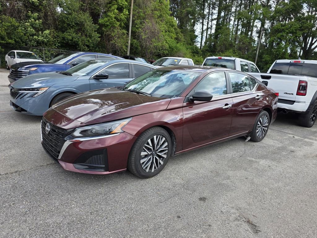 Used 2024 Nissan Altima 2.5 SV image 4