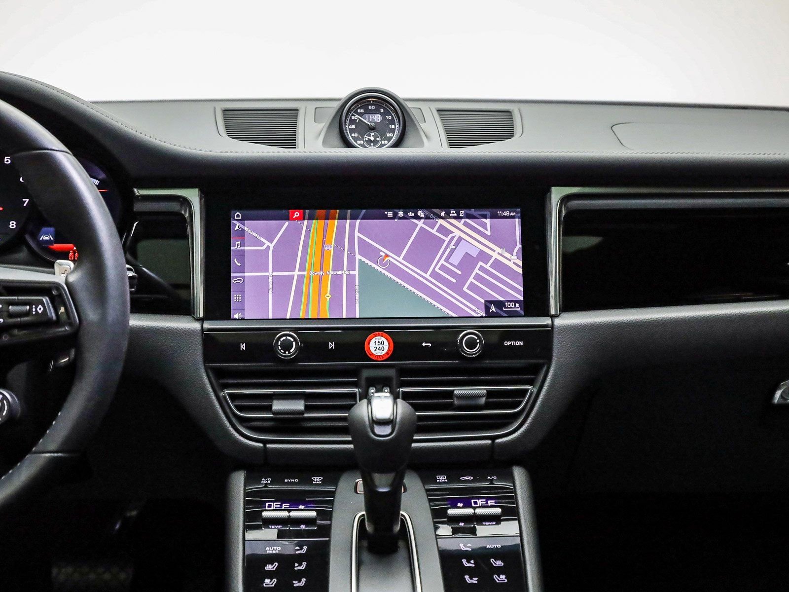 Certified 2025 Porsche Macan Turbo image 13