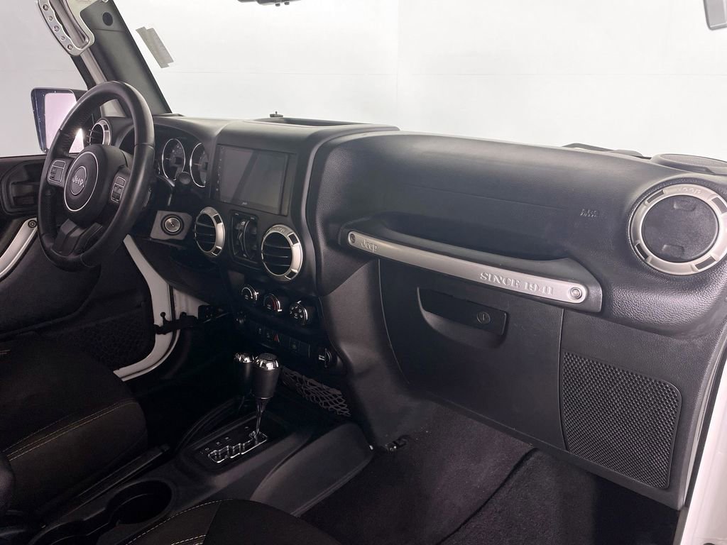 Used 2016 Jeep Wrangler Unlimited Sahara image 26